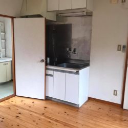 岡田港と元町港の中間にある賃貸物件２階のお部屋